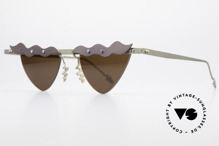 Theo Belgium Tita II C10 Herzförmige Sonnengläser, TITA-Serie = XL Titanium Modelle von THEO der 1990er, Passend für Damen