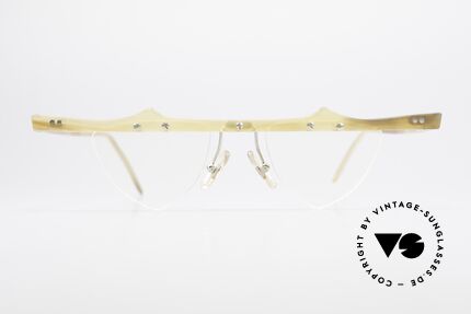 Theo Belgium Eta 90er Büffelhorn Herzbrille, in 1989 gegründet als 'ANTI MAINSTREAM' Brillenmode, Passend für Damen