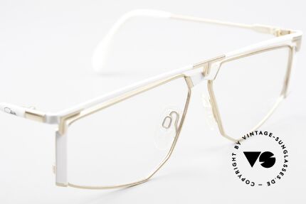 Cazal 235 Titanium Vintage 80er Brille, ungetragen; wie alle unsere 80er vintage Titan-Brillen, Passend für Herren und Damen