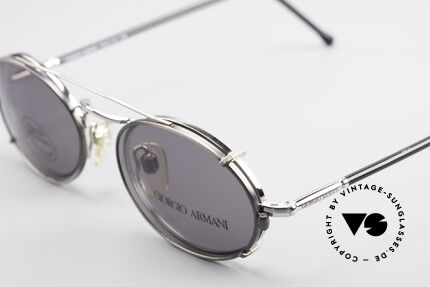 Giorgio Armani 240 Vintage Clip On Sonnenbrille, ungetragen (wie alle unsere vintage G. Armani Fassungen), Passend für Herren und Damen