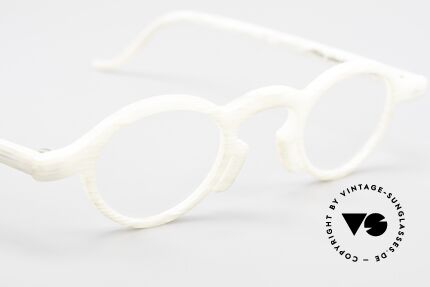 Theo Belgium Phone Brille in Elfenbein Optik, sozusagen: eine Designer-Brille mit Symbol-Charakter, Passend für Herren und Damen
