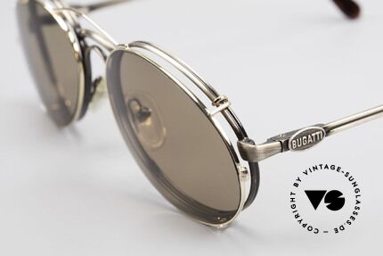 Bugatti 03323 80er Herrenbrille mit Clip On, Fassung in 'antik metall' und mit Sonnen-Clip in gold, Passend für Herren