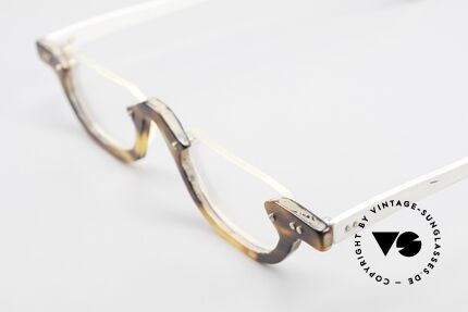 Theo Belgium Eye-Witness AE17 Crazy Vintage Lesebrille Titan, Eye-Witness kam 1995 als "unvollendet" & asymmetrisch, Passend für Herren und Damen