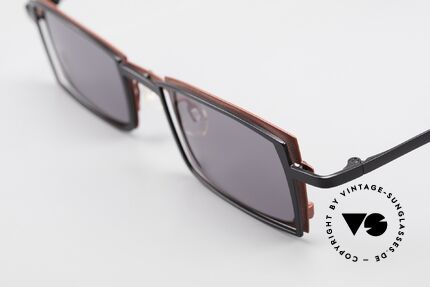 Theo Belgium Tarot Eckige Designer Sonnenbrille, eckige Fassung mit Metall-Komponenten in rot & schwarz, Passend für Herren und Damen