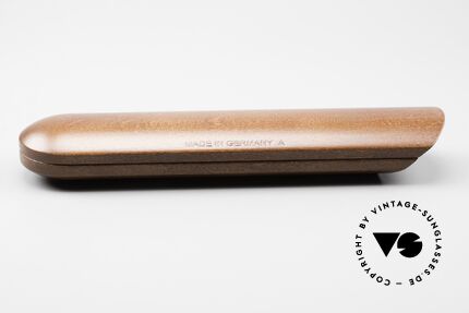Lunor Wooden Sliding Case - A Stecketui Nussholz In Size A, Foto zeigt eine Lunor "II 04" (28mm Höhe) im Etui, Passend für Herren und Damen