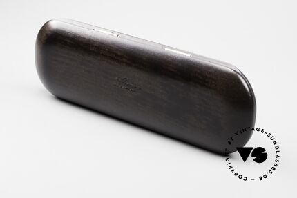 Lunor Wooden Folding Case - E Klappetui Wenge Holz In Size E, Foto zeigt eine Lunor "V 111" (46mm Höhe) im Etui, Passend für Herren und Damen