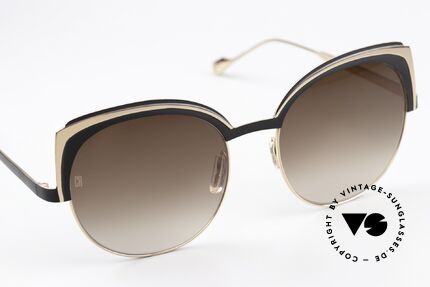 Caroline Abram X-Quise 1 Large Sixties Style Design, ungetragenes Exemplar aus dem Jahre 2018; Vertu, Passend für Damen