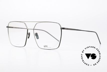 Götti Doga Herrenbrille aus Titanium, mattschwarz mit Zweitfarbe (gold) auf dem Doppelsteg, Passend für Herren
