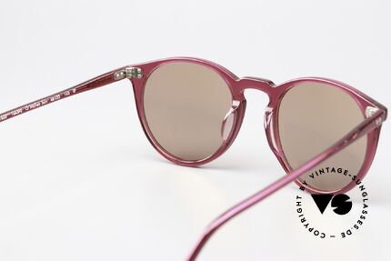 Oliver Peoples O'Malley Himbeer Rahmen Panto Stil, ungetragen mit hochwertigen Mineralgläsern, m.i. Italy, Passend für Herren und Damen