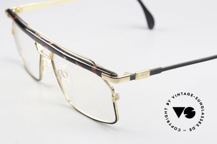 Cazal 752 Noch Designed By Cari Zalloni, tolle Metallarbeiten und außergewöhnlicher Look, Passend für Herren