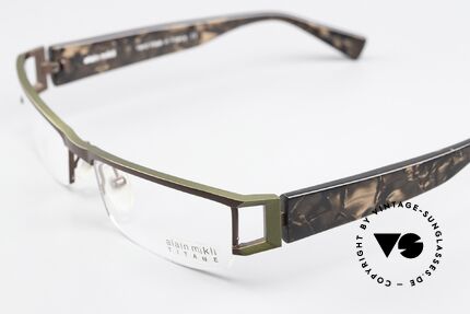Alain Mikli AL0867 Titanium Designerbrille, hoher Tragekomfort und außergewöhnliche Farbe, Passend für Herren