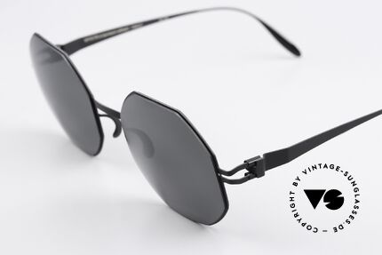 Mykita Ursula Design by Bernhard Willhelm, color 'F25-Matt Black Grey Flash' = leicht verspiegelt, Passend für Damen