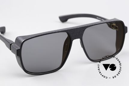 Mykita Mylon Daggoo Pitch Black Gunmetal Flash, ungetragen; 100% UV Schutz, mit MYKITA Etui, Passend für Herren