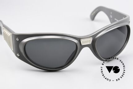 Jean Paul Gaultier 56-5001 Wrap Industrial Sonnenbrille, ungetragen (wie alle unsere vintage Gaultier Brillen), Passend für Herren