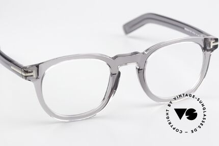 Tom Ford TF5629 Designerbrille Smoke Gray, eher ein Herrenmodell; geht auch als Damenbrille, Passend für Herren und Damen