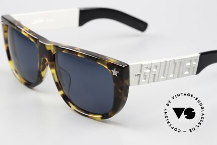 Jean Paul Gaultier 56-8272 Rapper Sonnenbrille 1990, breite Aluminiumbügel mit aufwendiger Gaultier Gravur, Passend für Herren