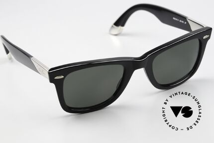 Ray Ban Wayfarer I Ultra Limited Edition 18k Gold, hier die Version mit den grünen Sonnengläsern, Passend für Herren und Damen Ray Ban Wayfarer I Ultra Limited Edition 18k Gold, hier die Version mit den grünen Sonnengläsern, Passend für Herren und Damen