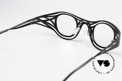 Theo Belgium Eye-Witness KG Avantgarde Titanium Brille, sozusagen: vintage Brillenfassung mit Symbol-Charakter, Passend für Herren und Damen Theo Belgium Eye-Witness KG Avantgarde Titanium Brille, sozusagen: vintage Brillenfassung mit Symbol-Charakter, Passend für Herren und Damen