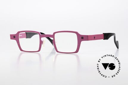 Theo Belgium Sixteen Titaniumbrille Pink Metallic, markant eckige Designerbrille v. THEO Belgium, Passend für Damen