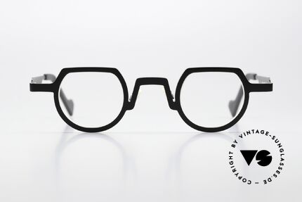 Theo Belgium Europe Titanium Brille In Schwarz, Mod. EUROPE aus der THEO 'Continent" Familie, Passend für Herren und Damen