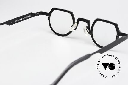 Theo Belgium Europe Titanium Brille In Schwarz, ungetragen; wie alle unsere vintage Theo Brillen, Passend für Herren und Damen