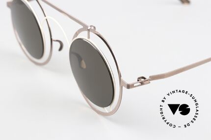 Mykita Siru Spektakuläre Designerbrille, col. code 452: 'Sand / Purple Bronze Rawgreen Solid', Passend für Herren und Damen