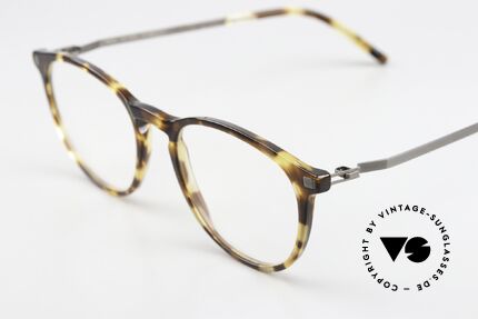 Mykita Nukka Cocoa Sprinkles / Shiny Graphite, Azetat-Front mit charakteristischen Mykita-Bügeln!, Passend für Herren und Damen