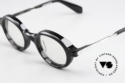 Jacques Marie Mage Hartigan Panto Kombi-Designerbrille, Azetat-Front mit Titaniumbügeln = eine Kombi-Brille, Passend für Herren und Damen Jacques Marie Mage Hartigan Panto Kombi-Designerbrille, Azetat-Front mit Titaniumbügeln = eine Kombi-Brille, Passend für Herren und Damen