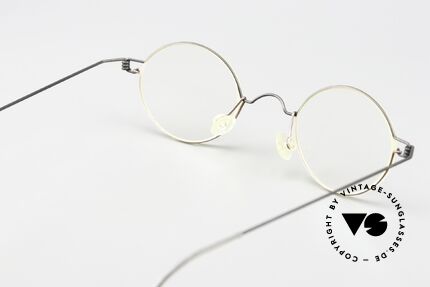 Lindberg Corona 42 Air Titan Rim Alter 90er Jahre Brillenklassiker, ungetragenes Original (mit altem Schriftzug); inkl. Etui, Passend für Herren und Damen Lindberg Corona 42 Air Titan Rim Alter 90er Jahre Brillenklassiker, ungetragenes Original (mit altem Schriftzug); inkl. Etui, Passend für Herren und Damen
