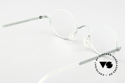 Lindberg 5000 Strip Titan Interessante Farbe in Blass Grün, ungetragenes Designerstück + orig. Lindberg Magnet-Etui, Passend für Herren und Damen Lindberg 5000 Strip Titan Interessante Farbe in Blass Grün, ungetragenes Designerstück + orig. Lindberg Magnet-Etui, Passend für Herren und Damen