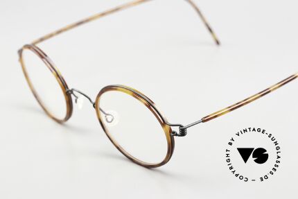 Lindberg Harley Air Titan Rim Runde Brille Damen & Herren, schwarze Titan-Fassung mit Azetat-Überzug in 'Schildpatt', Passend für Herren und Damen Lindberg Harley Air Titan Rim Runde Brille Damen & Herren, schwarze Titan-Fassung mit Azetat-Überzug in 'Schildpatt', Passend für Herren und Damen