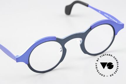 Theo Belgium Mille 71 Metallbrille Bicolor Blau Titan, 133mm breit: medium Größe für Damen & Herren, Passend für Herren und Damen Theo Belgium Mille 71 Metallbrille Bicolor Blau Titan, 133mm breit: medium Größe für Damen & Herren, Passend für Herren und Damen